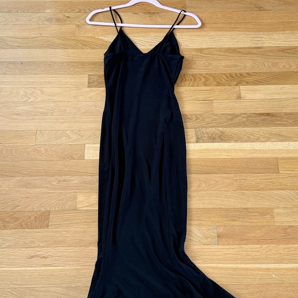 x REVOLVE Slip Fishtail Dress in Black
Norma Kamali size small - Picture 8 of 16